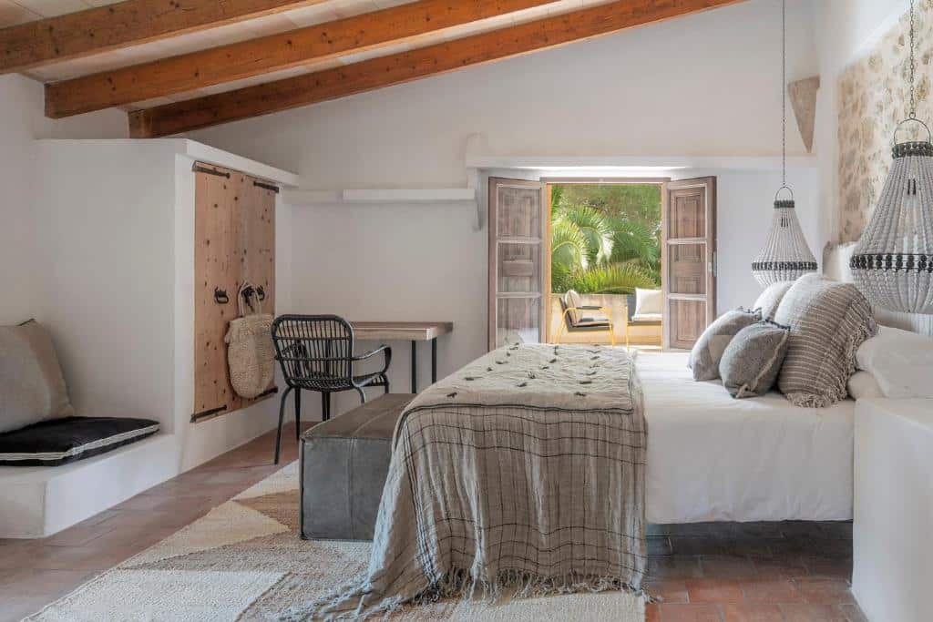 chambre d'un hôtel concept avec cours de yoga et restauration vegan à Majorque
