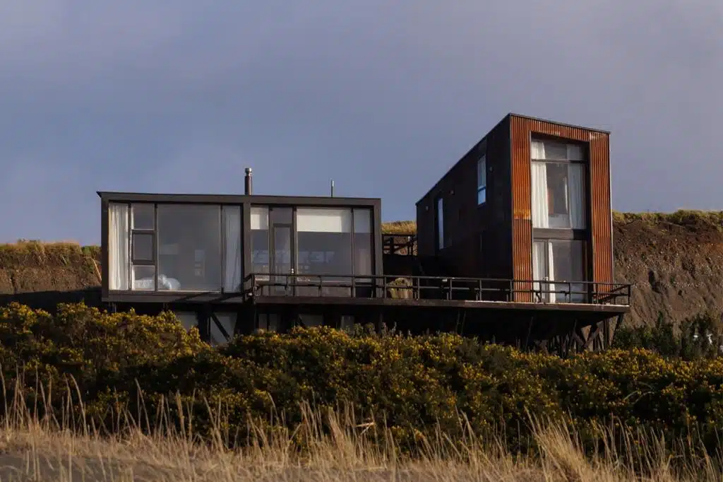 vue extérieure de El Coo Lodge sur l'île de Chiloe au Chili