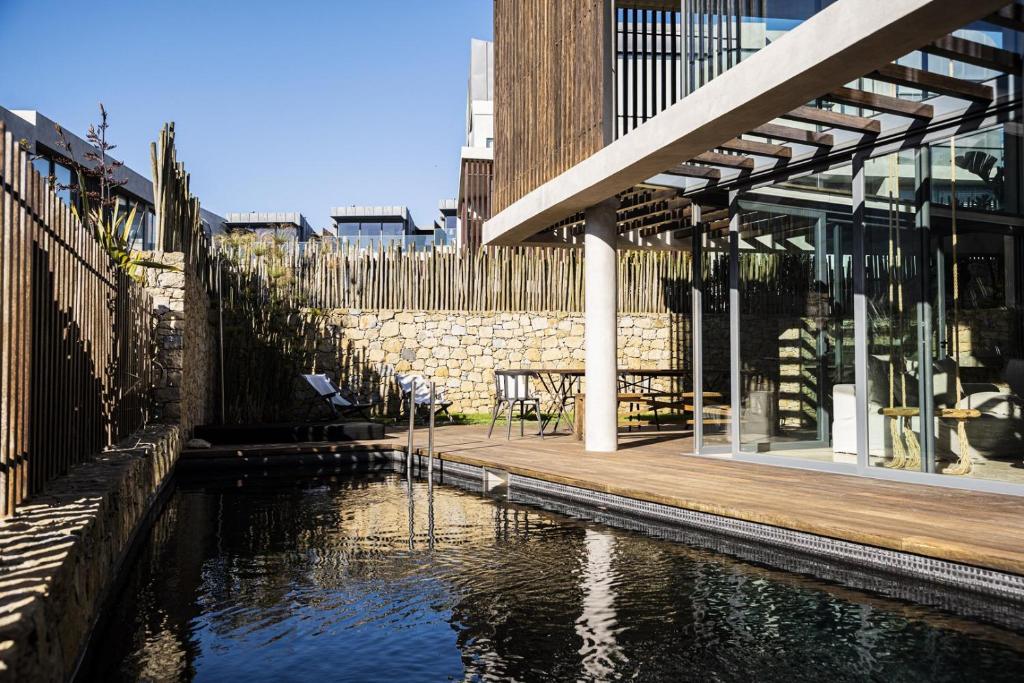 piscine privée et terrasse