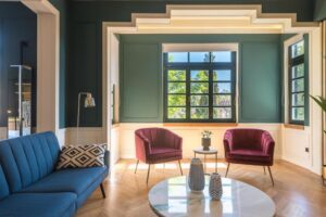 salon d'une junior suite dans un hôtel du quartier Psiri proche du quartier Monastiraki