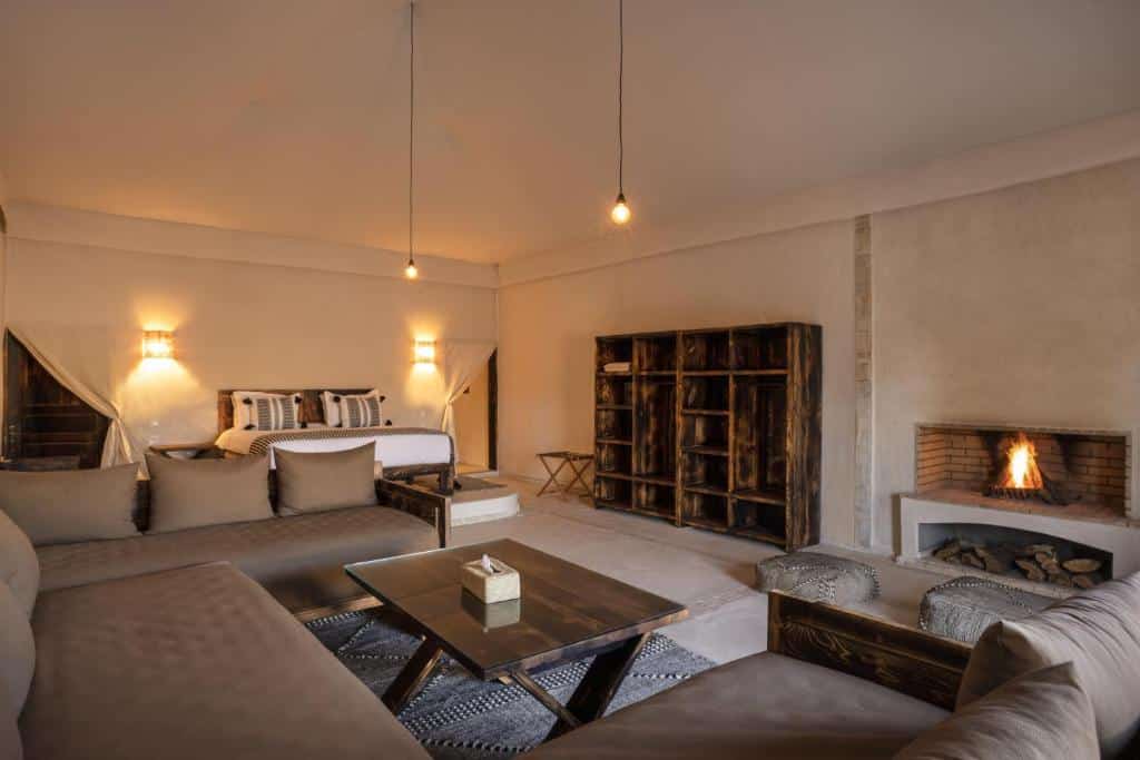 suite spacieuse et cosy pouvant accueillir jusqu'à 5 personnes pour une nuit dans le désert