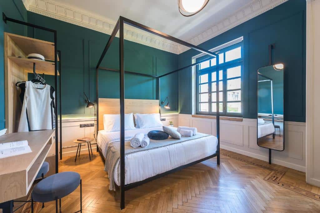jolie chambre cosy et moderne au boutique hotel Moon and Stars à Athènes