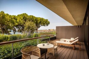 grande terrasse d'une des chambres doubles