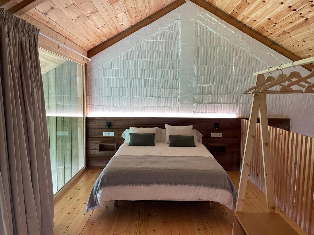 chambre dans un des chalets duplex de la locations vacances Olladas de Barbeitos