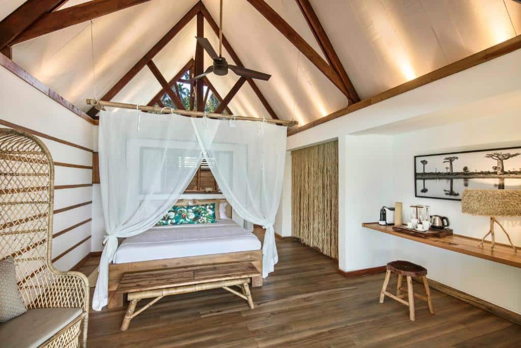 lit avec moustiquaire dans les bungalows
