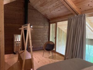 chambre spacieuse avec baie vitrée et vue panoramique sur la Galice