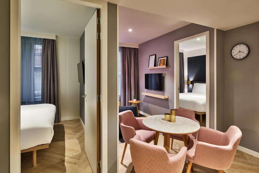 Suites avec 2 chambres séparées pour 4 personnes au centre-ville de La Haye