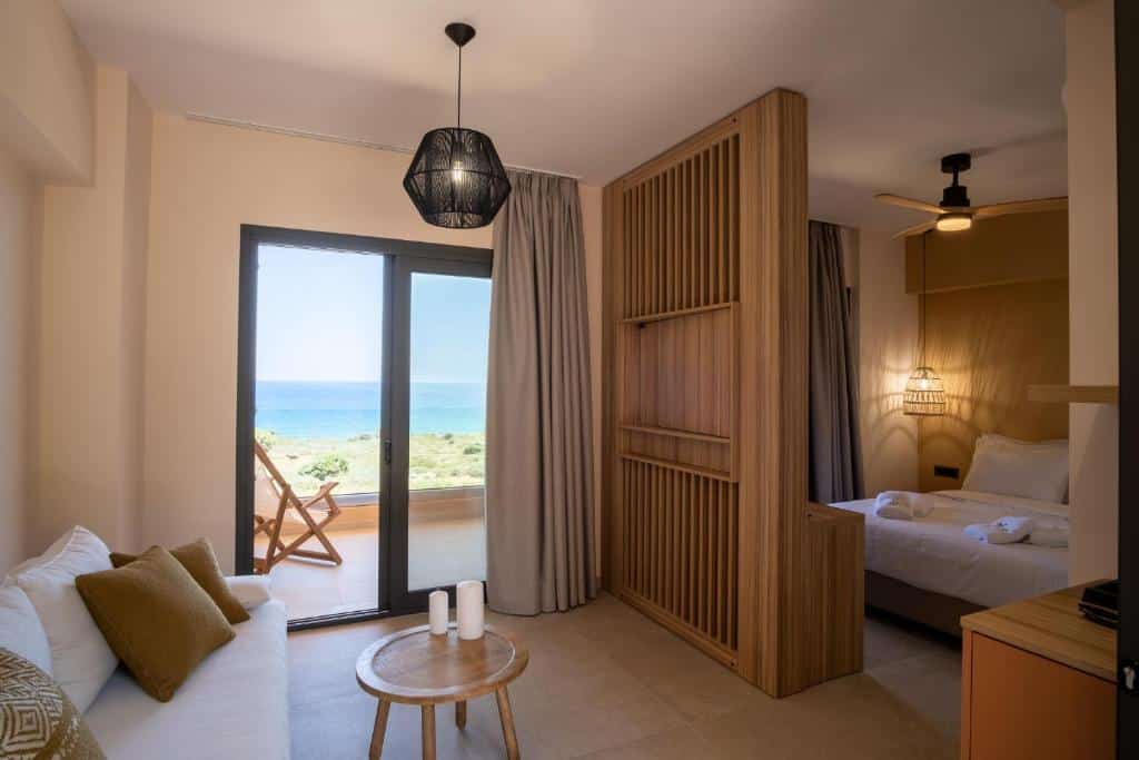 chambre deluxe pouvant accueillir jusqu'à 3 personnes et avec balcon et vue mer