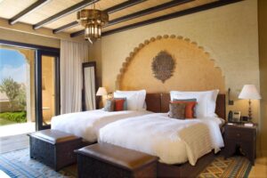 chambre twin vue jardin dans une oasis du désert du Quart Vide