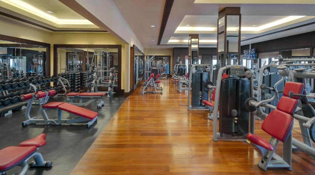 salle de fitness, une des nombreuses activités de l'hôtel avec le tennis, le volley ball, le paddle tennis et la glisse sur sable