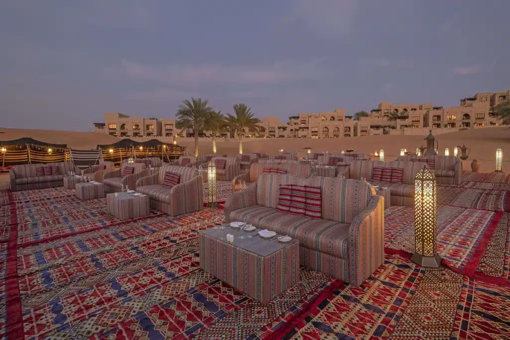 restaurant bédouin de l'hôtel pour une soirée romantique dans le désert