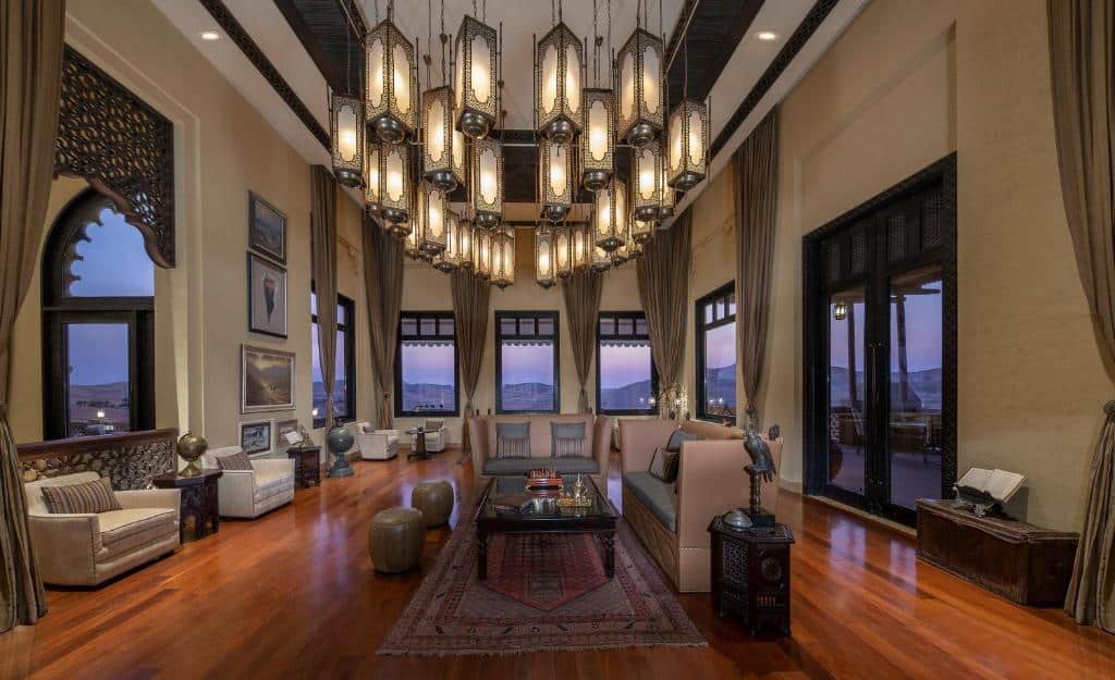 lobby de l'hôtel Anantara Qasr al Sarab Desert Resort à proximité d'Abu Dhabi aux Emirats Arabes Unis