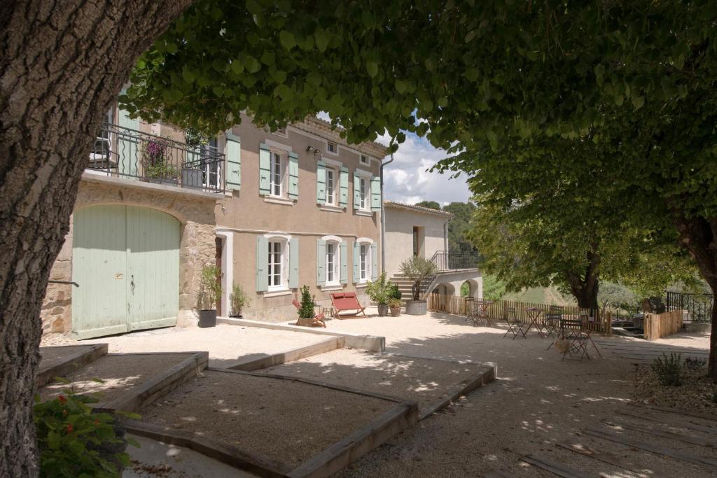 façade de la chambre d'hôtes Vert et d'O à Vinsobres