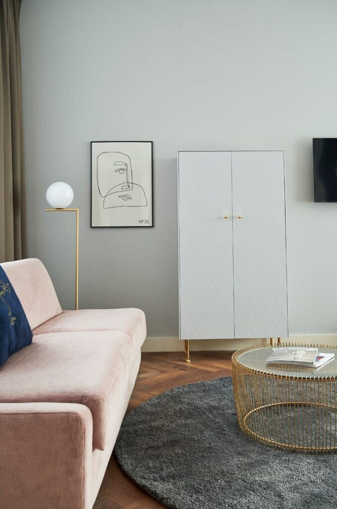 salon cosy et cocooning dans la suite supérieure de l'hôtel