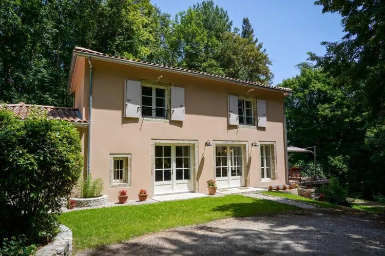 Ma pépite où dormir en Ardèche, le gîte le Clos d'Abrigeon. Une maisons de vacances avec piscine et 3 chambres pour 6 personnes