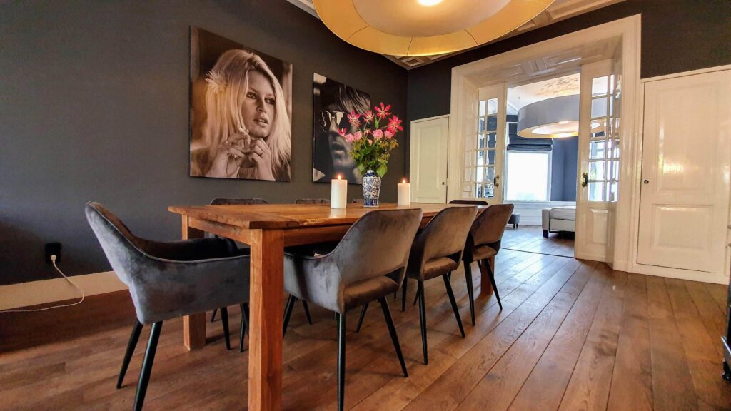 salle à manger dans un appartement au boutique hôtel de charme Residenz Stadslogement à La Haye