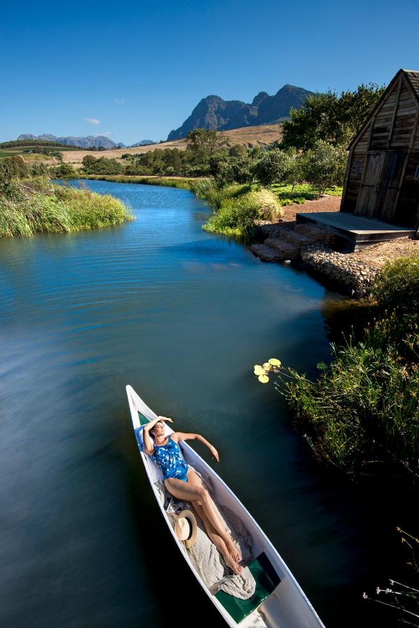 balade en barque sur l'étang du domaine