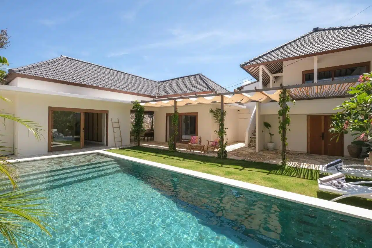 vue extérieur de la Casa Luce avec la piscine et la terrasse