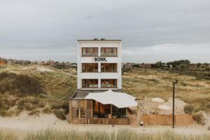 façade des suites à louer sur la plage de Middelkerke