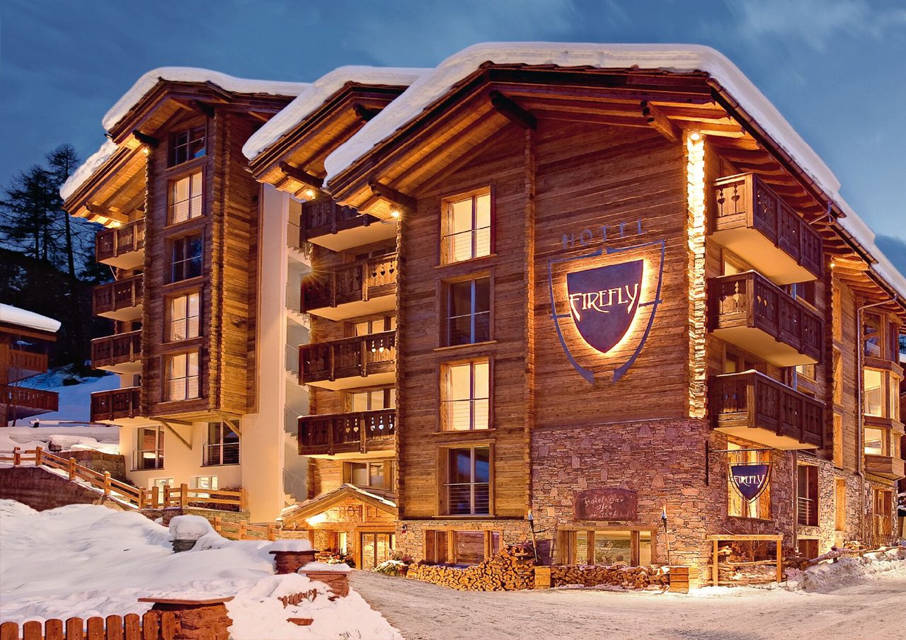 façade de à l'hôtel Firefly Luxury Suites de Zermatt en Suisse