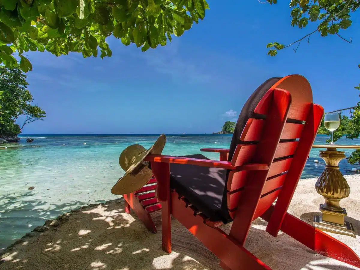 plage privée de l'hôtel dans une petite crique intimiste et à l'abri des regards