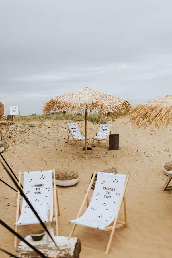 terrasse les pieds dans le sable au restaurant - bar et suites BONK
