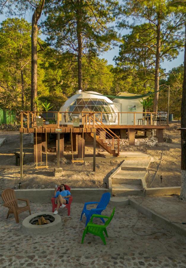 jardin privatif du dôme avec brasero et balançoire