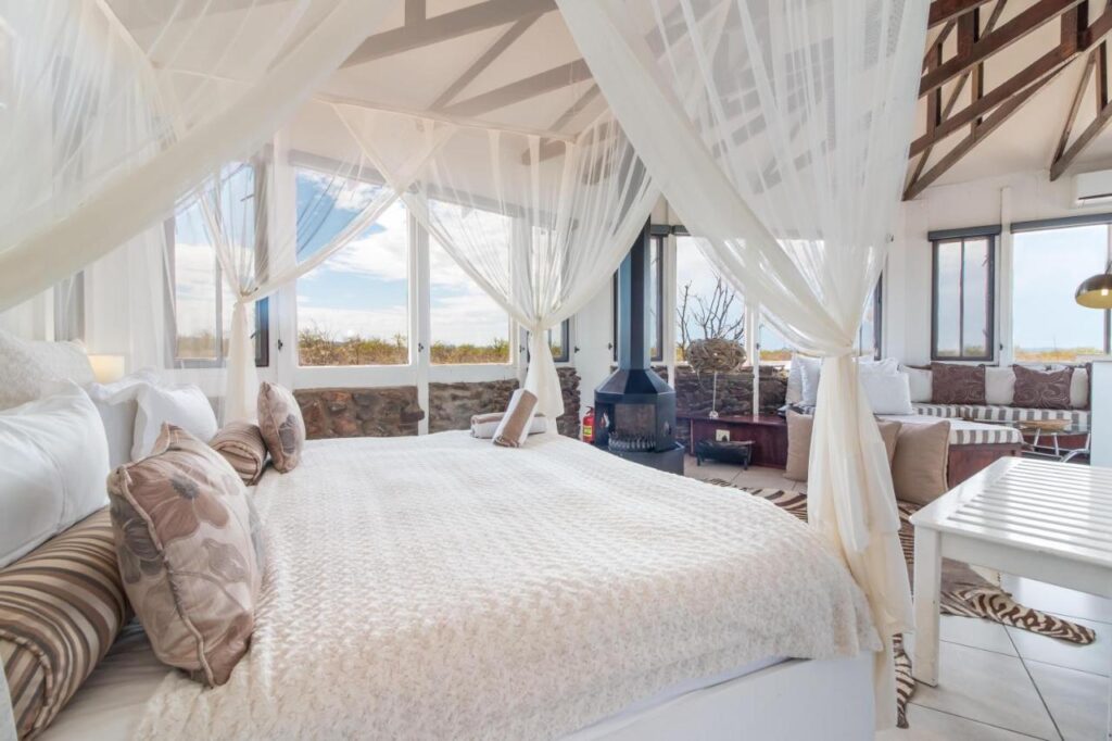 suite intimiste au sommet d'un plateau au Vingerklip Lodge en Namibie