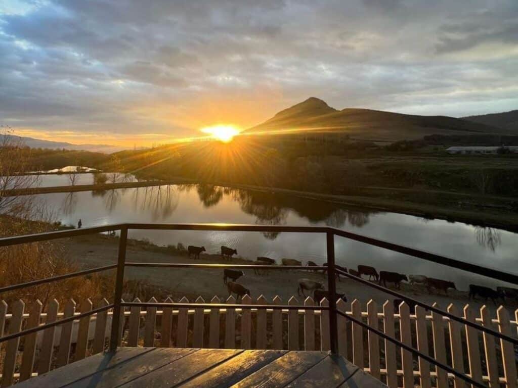 coucher de soleil depuis la terrasse du chalet