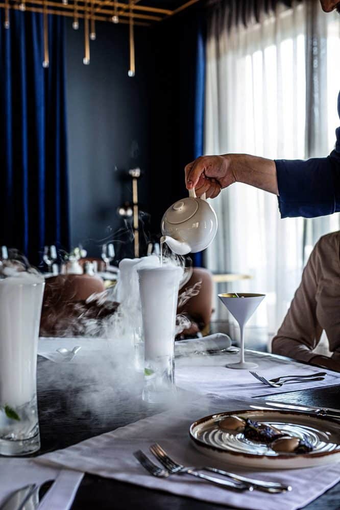 repas gastronomique au restaurant de l'hôtel