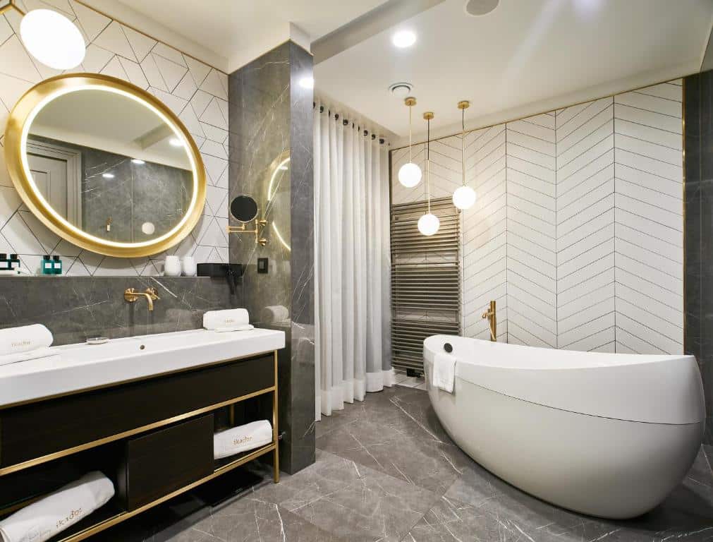 salle de bain dans une des suites de l'hôtel
