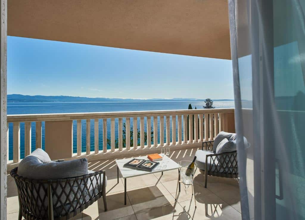 terrasse privée d'une suite avec vue panoramique