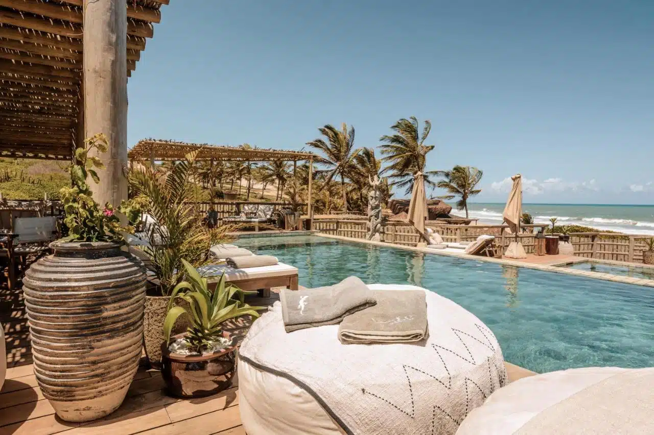 piscine avec vue sur l'océan à l'écolodge Filha da Lua