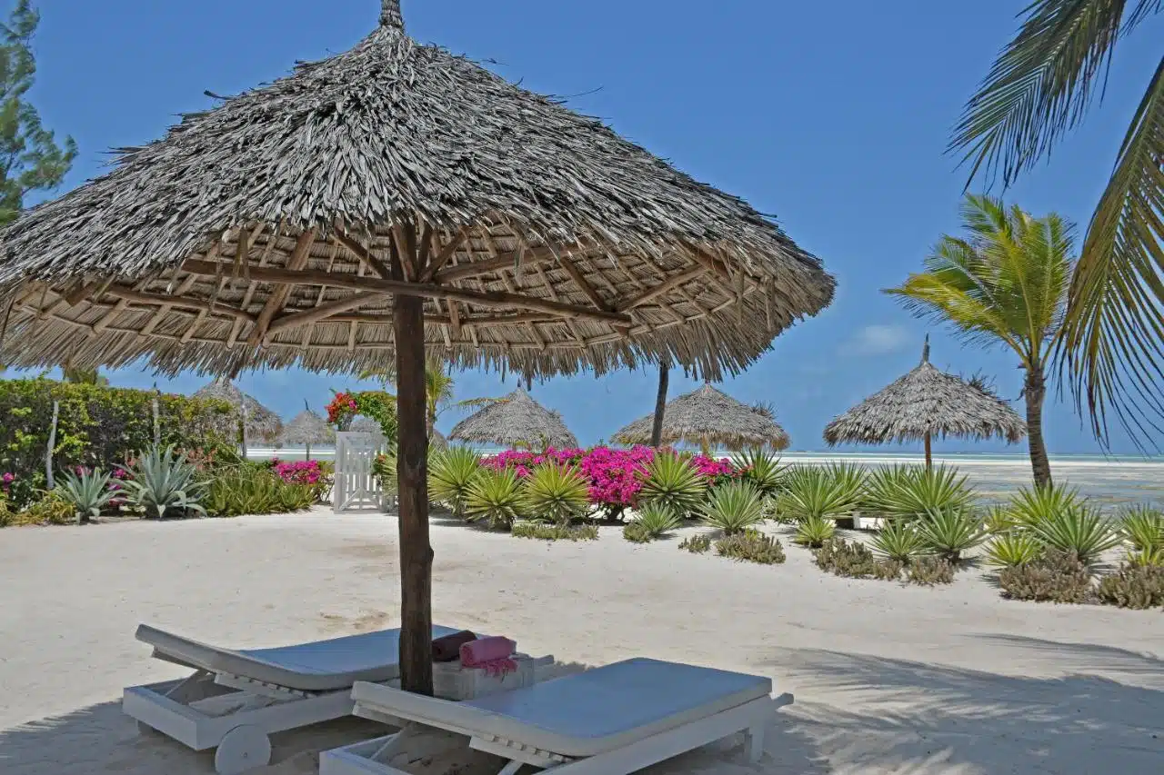 plage privée face à une plage paradisiaque de la côte Swahili du Kenya