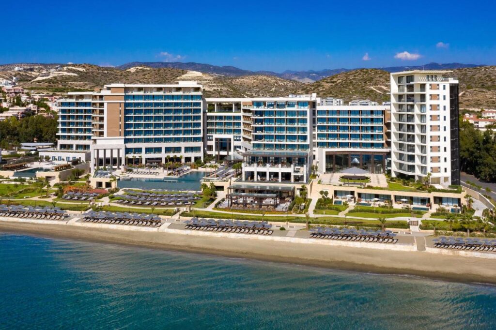 vue aérienne depuis la mer de l'hôtel Amara Hotel 5* à proximité de Limassol sur la côte sud de Chypre