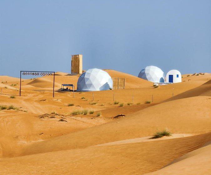 vue du camp bubbles domes private cmp à Oman dans le Wahiba Sands desert