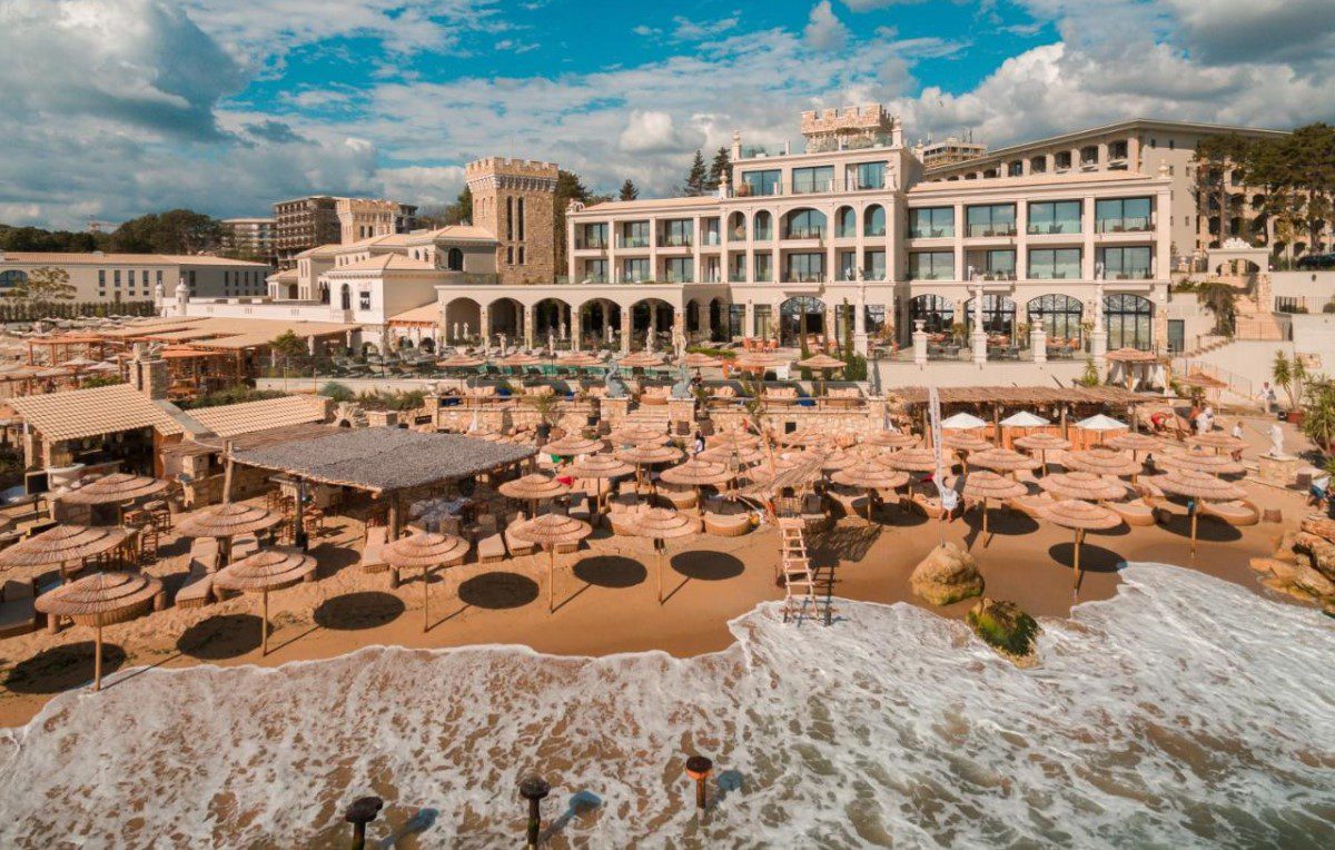 hôtel Villa Chinka et sa plage privée dans la station balnéaire de Saints Constantin et Hélène en Bulgarie