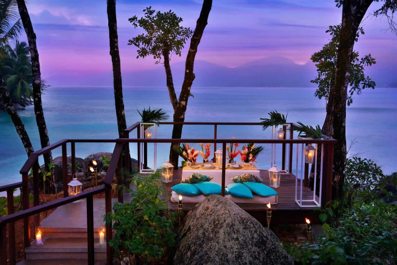 dîner romantique idéal pour une lune de miel ou un anniversaire de mariage sur l'île de Mahé aux Seychelles