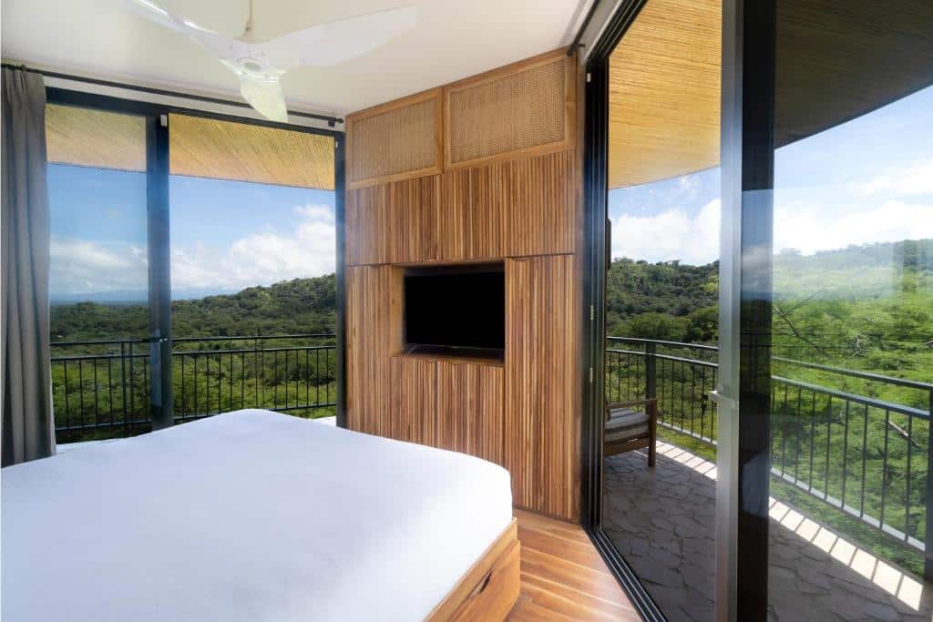 chambre avec vue sur la verdure