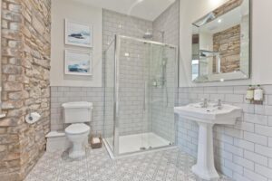 salle de douche des chambres de l'hôtel