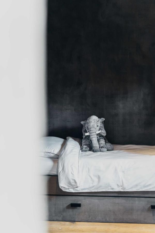 chambre enfants de la suite familiale, avec lits gigognes, pour un séjour à quelques minutes de Bruges