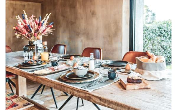 table du petit-déjeuner au style camapgne chic