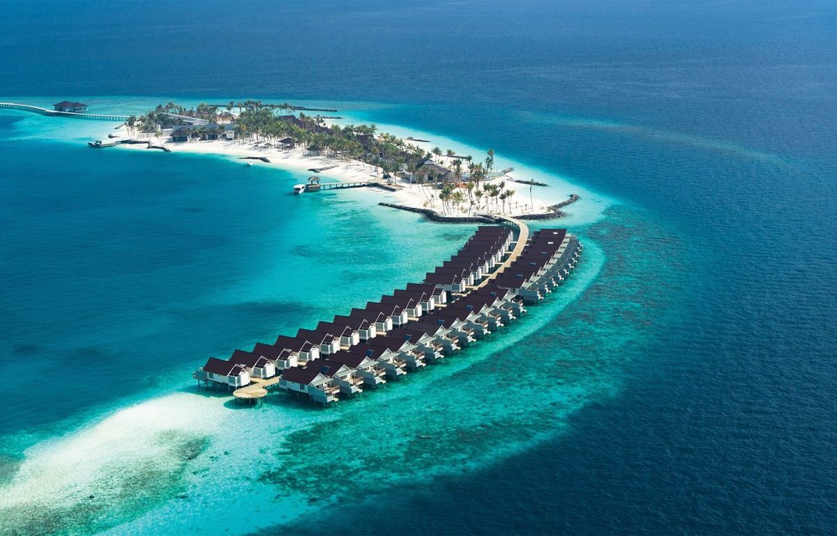 vue aérienne d'une île privée de l'atoll de Malé du Nord abritant l'hôtel resort 5* Oblu Select Lobigili