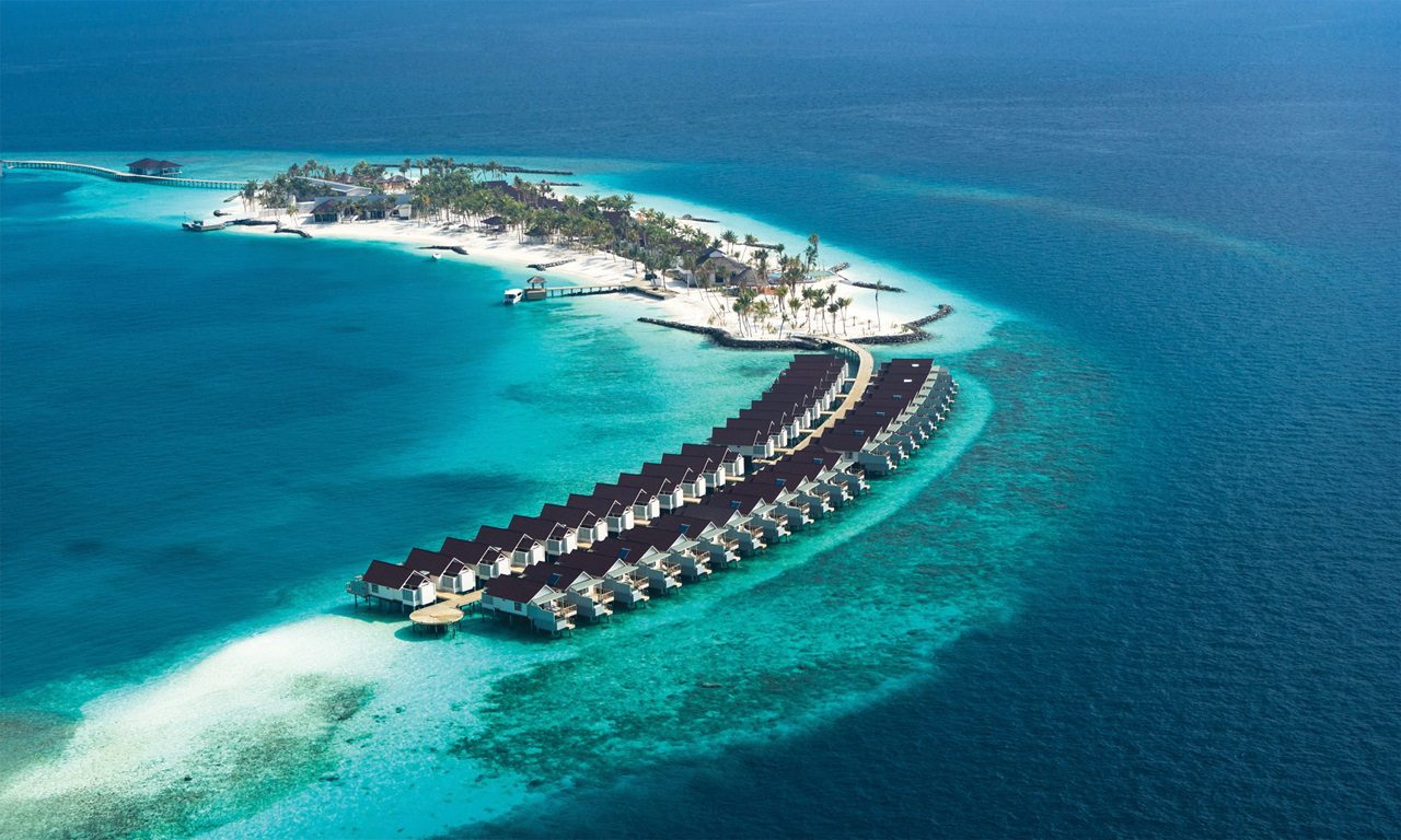 vue aérienne d'une île privée de l'atoll de Malé du Nord abritant l'hôtel resort 5* Oblu Select Lobigili