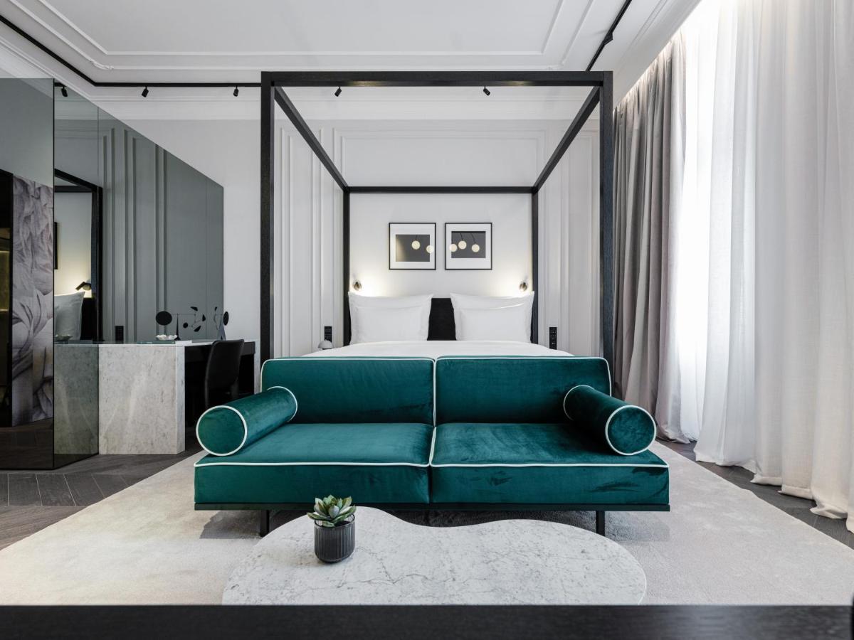 chambre deluxe moderne et élégante à l'hôtel The Amauris Vienna