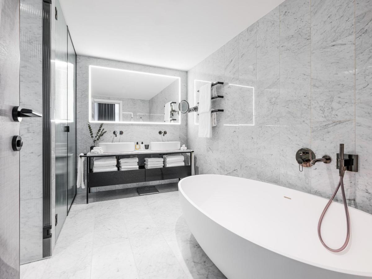 salle de bain d'une suite de l'hôtel