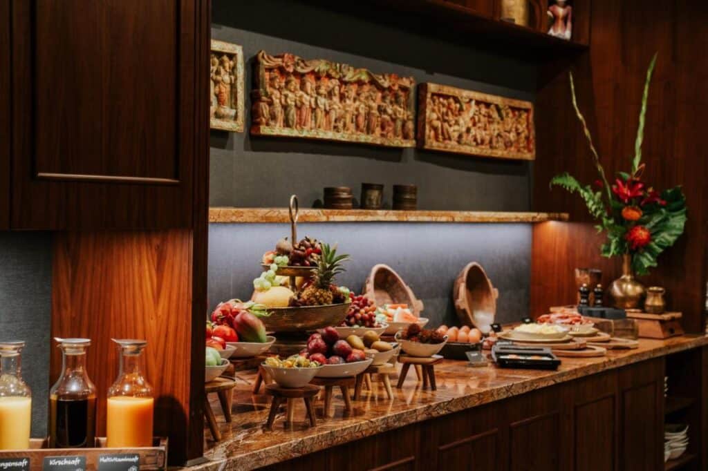 petit déjeuner servi sous forme de buffet et ouvert toute la matinée