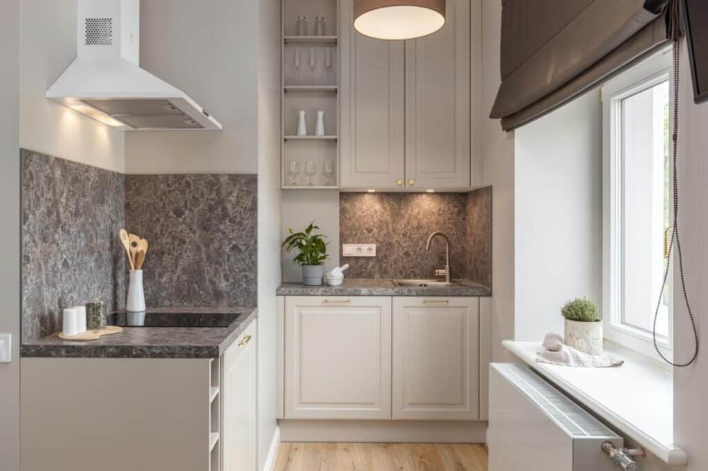cuisine équipée dans une suite studio de la résidence