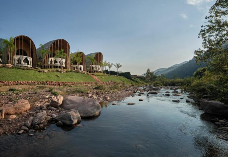 suites surplombant la rivière dans un petit hôtel authentique de la province de Nan en Thaïlande